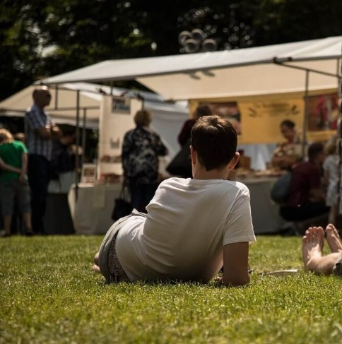 kunstmarkt kabouterdeurtje elfendeurtje sprookjes magie fantasie beleving kinderfeestje thuis creatief origineel knutselen schilderen kinderen